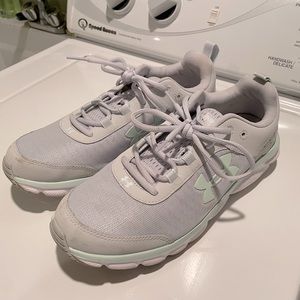 Under Armour Women’s sneakers size 10